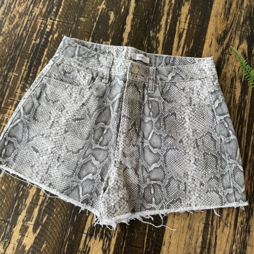 21 - Snake Skin Grey White High Waist Shorts - US 28 - Picture 2 of 13